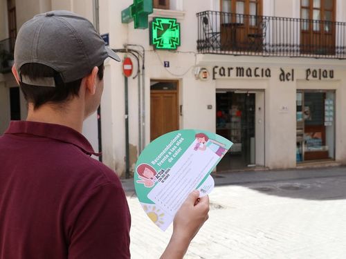 Las farmacias de la Comunitat Valenciana repartirán 118.000 abanicos para combatir las olas de calor con la campaña “Actúa con dos dedos de frente”