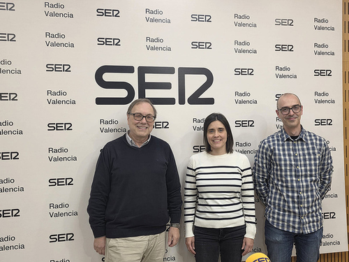 Conversa: "El pueblo que pierde la farmacia pierde el presente" Conversa: "El pueblo que pierde la farmacia pierde el presente"